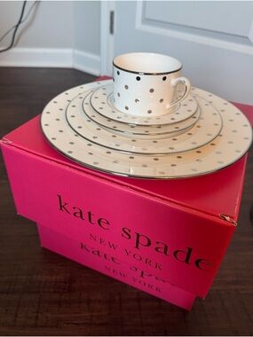 kate spade Larabee Road 5 piece place setting. 4 settings. New in boxes.
